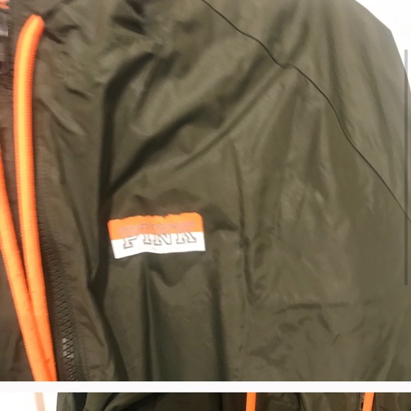 Pink windbreaker - Picture 2 of 3